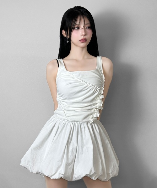 FOLLOWIN(フォロウィン)の「【バラマフラー付き】ギャザーラインバルーンミニワンピース(ワンピース・レディース・ブラック/ホワイト・FREE)」の4枚目の写真