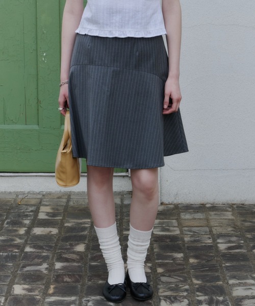 GIUNON（ジウノン）の「midi switching stripe skirt / ミディスイッチングストライプスカート（スカート・レディース・ブラック/グレー・0/1）」の3枚目の写真