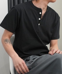 GLARE（グレア）の「【GLARE】クロップド ヘンリーネックTシャツ   短丈 ユニセックス   Cropped Henley-Neck T-Shirt（Tシャツ/カットソー）」
