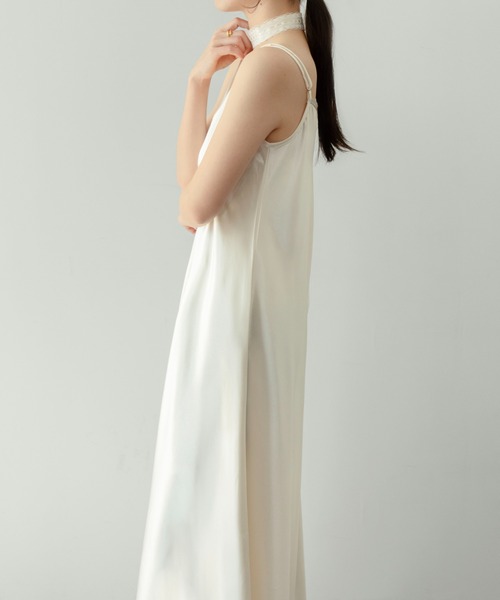 on:nue（オンニュ）の「【on:nue】[2種類タイ付]サテンタイレースキャミワンピース /2026 SS COLLECTION（ワンピース・レディース・ブラック/アイボリー/ブラウン/グレー・FREE）」の15枚目の写真