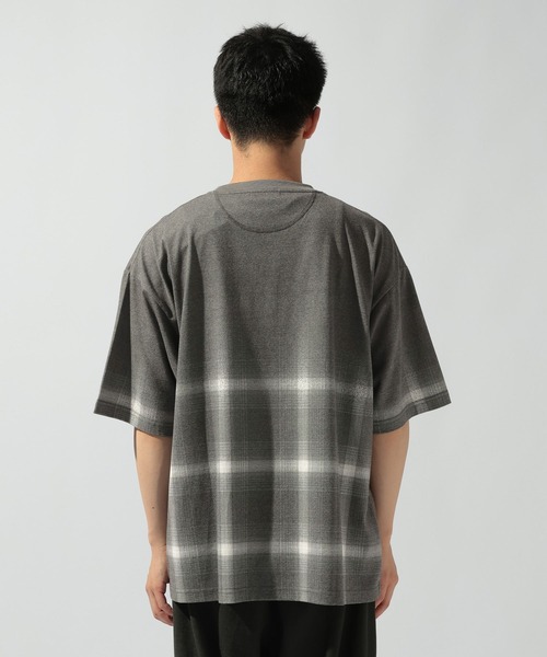 niko and...(ニコアンド)の「段染め風 柄Tシャツ(Tシャツ/カットソー・メンズ・ベージュ/ダークグレー/ライトブルー・MEDIUM/LARGE)」の15枚目の写真