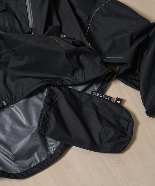 and wander（アンドワンダー）の「【and wander/アンドワンダー】3L UL rain jacket（ナイロンジャケット・メンズ・ブラック・M/L）」の4枚目の写真