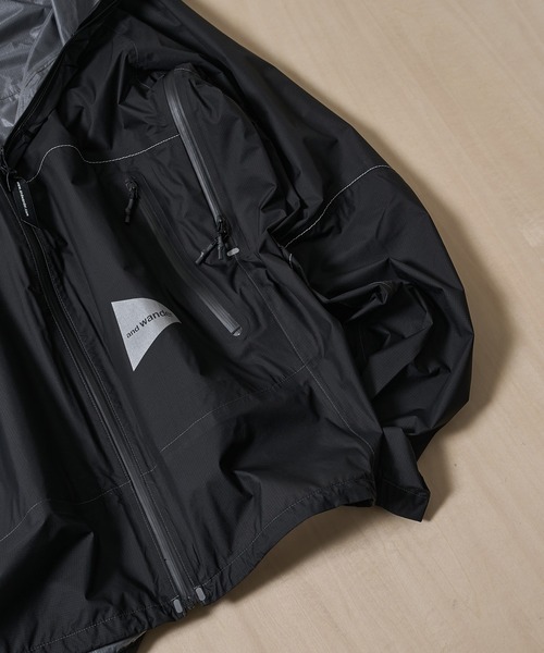 and wander（アンドワンダー）の「【and wander/アンドワンダー】3L UL rain jacket（ナイロンジャケット・メンズ・ブラック・M/L）」の3枚目の写真