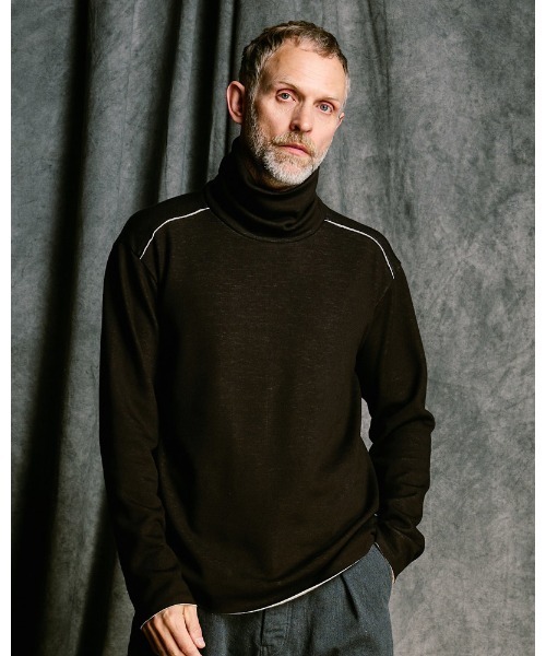wjk（ダヴルジェイケイ）の「back boa cut-off highneck（Tシャツ/カットソー・メンズ・チャコールグレー/ブラック/ホワイト・LARGE/MEDIUM/SMALL/X-LARGE）」の2枚目の写真