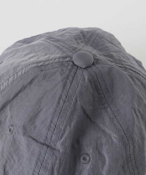 U by SPICK&SPAN（ユーバイスピックアンドスパン）の「LOW CLASSIC Lc / ロウ クラシック エルシー NYLON Lc CAP（キャップ・レディース・ブラック系その他・FREE）」の2枚目の写真