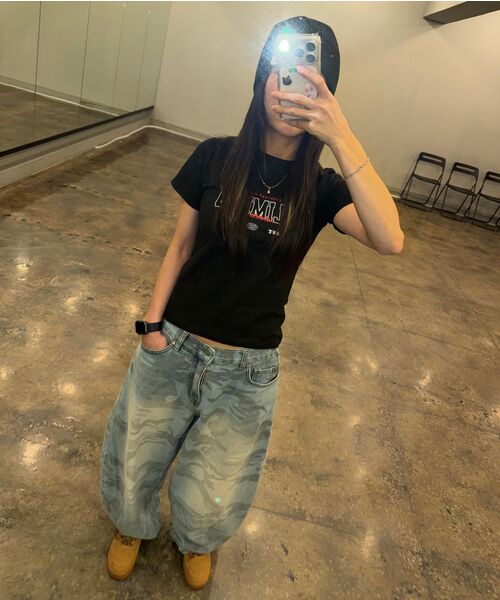 ELIMENO(エリメノ)の「EL アーチE スリムフィット 半袖Tシャツ 2カラー(Tシャツ/カットソー・レディース・ホワイト/ブラック・1/2/3)」の8枚目の写真