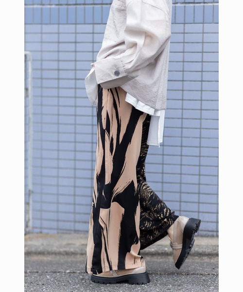 OSMOSIS（オズモーシス）の「【WEB限定アイテム】プリント切替フレアーパンツ（その他パンツ・レディース・ホワイト/ベージュ・ONE SIZE）」の20枚目の写真
