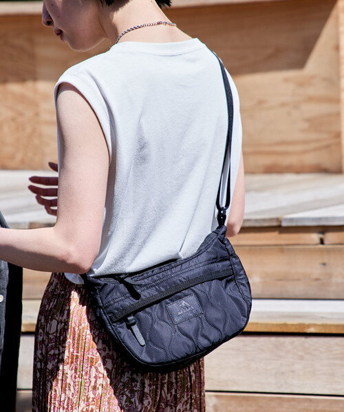 FREAK'S STORE(フリークスストア)の「GREGORY × FREAK'S STORE/グレゴリー 別注 TEENY SATCHEL QUILT/別注ティーニー サッチェル キルトショルダー(ショルダーバッグ・レディース・ブラック・ONE SIZE)」の13枚目の写真