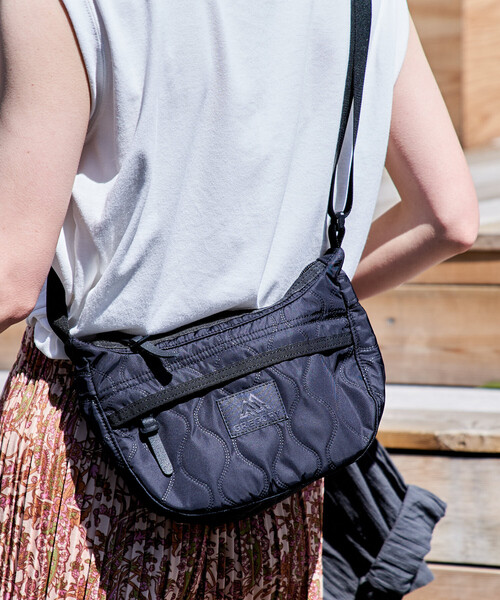 FREAK'S STORE(フリークスストア)の「GREGORY × FREAK'S STORE/グレゴリー 別注 TEENY SATCHEL QUILT/別注ティーニー サッチェル キルトショルダー(ショルダーバッグ・レディース・ブラック・ONE SIZE)」の14枚目の写真