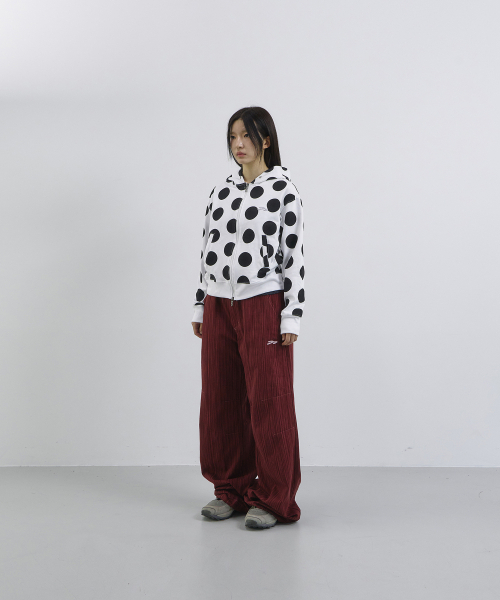 TANSANMAGNESIUM(タンサン マグネシウム)の「ドットパターンフードジップアップ(ホワイト/ブラック)(パーカー・レディース・その他・MENS/WOMENS)」の5枚目の写真