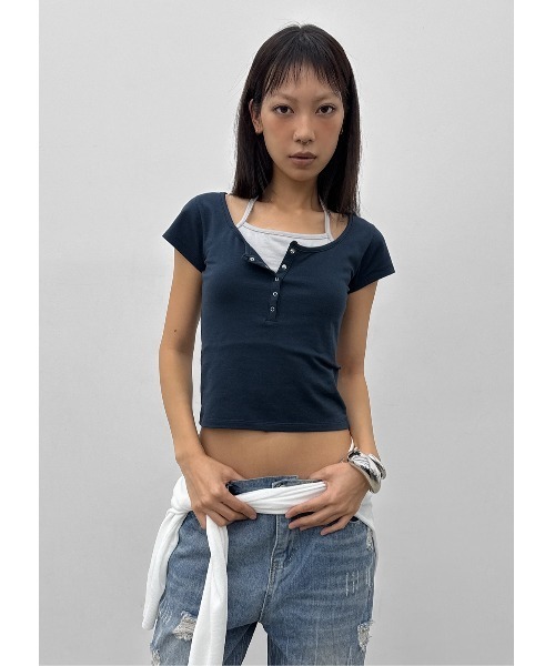 BLACKUP（ブラックアップ）の「[MADE] ピエタホルターレイヤードヘンリーネック半袖Tシャツ（Tシャツ/カットソー・レディース・ネイビー/チャコール・FREE）」の22枚目の写真