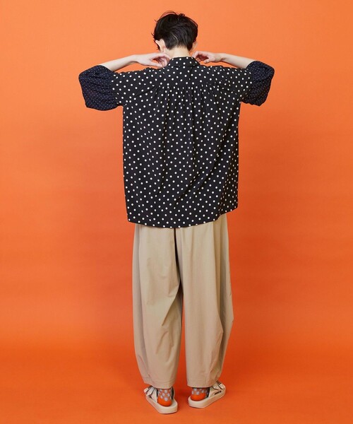 FRAPBOIS(フラボア)の「ドライウォーク パンツ(その他パンツ・レディース・チャコールグレー/ベージュ・0/1)」の3枚目の写真