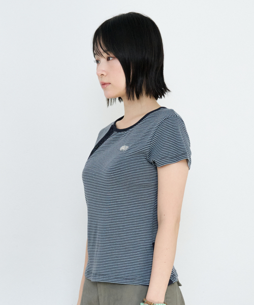 PARAKEET(パラキート)の「アシンメトリックストライプヘンリー(ダークネイビー)(Tシャツ/カットソー・レディース・ダークネイビー・OS)」の4枚目の写真