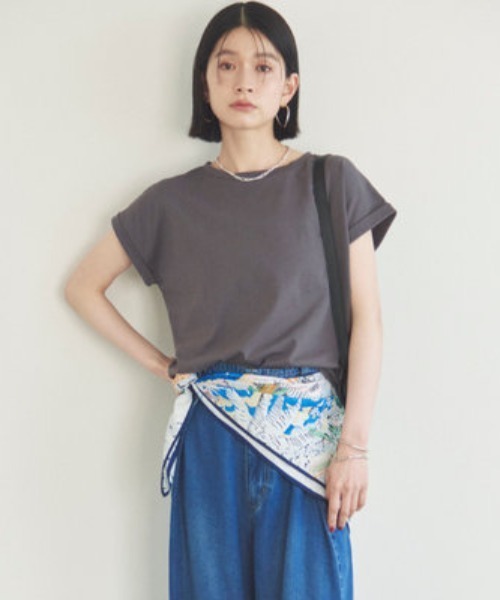 Doux archives(ドゥアルシーヴ)の「袖折り返しTシャツ(Tシャツ/カットソー・レディース・ピンクベージュ/オフホワイト/グレイッシュベージュ/チャコールグレー/ブラック・36/38)」の3枚目の写真
