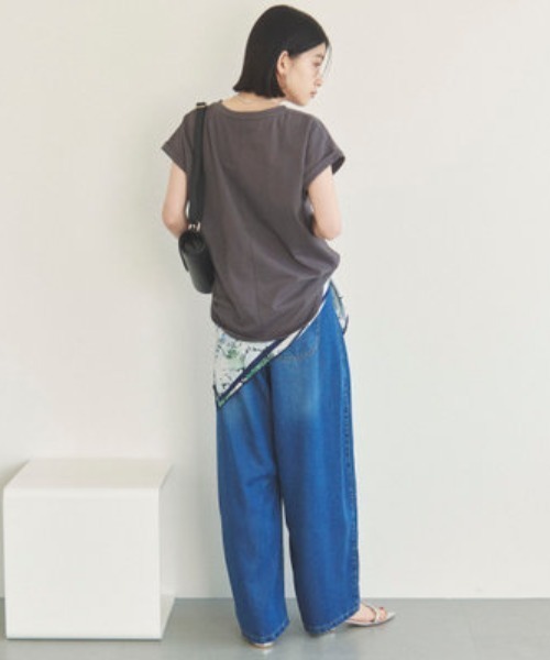 Doux archives(ドゥアルシーヴ)の「袖折り返しTシャツ(Tシャツ/カットソー・レディース・ピンクベージュ/オフホワイト/グレイッシュベージュ/チャコールグレー/ブラック・36/38)」の8枚目の写真