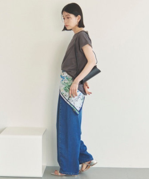 Doux archives(ドゥアルシーヴ)の「袖折り返しTシャツ(Tシャツ/カットソー・レディース・ピンクベージュ/オフホワイト/グレイッシュベージュ/チャコールグレー/ブラック・36/38)」の9枚目の写真