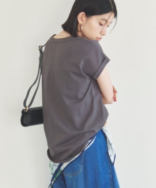 Doux archives(ドゥアルシーヴ)の「袖折り返しTシャツ(Tシャツ/カットソー・レディース・ピンクベージュ/オフホワイト/グレイッシュベージュ/チャコールグレー/ブラック・36/38)」の12枚目の写真