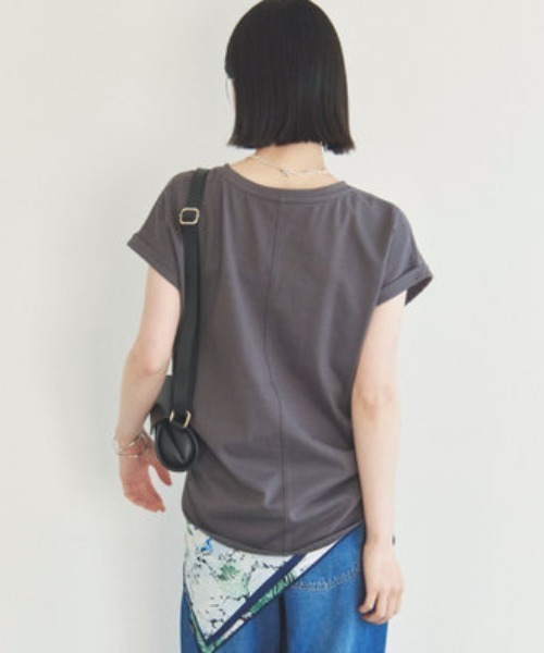 Doux archives(ドゥアルシーヴ)の「袖折り返しTシャツ(Tシャツ/カットソー・レディース・ピンクベージュ/オフホワイト/グレイッシュベージュ/チャコールグレー/ブラック・36/38)」の13枚目の写真