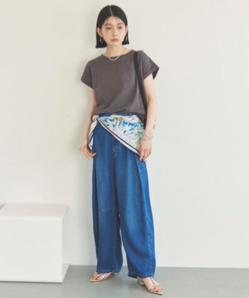 Doux archives(ドゥアルシーヴ)の「袖折り返しTシャツ(Tシャツ/カットソー・レディース・ピンクベージュ/オフホワイト/グレイッシュベージュ/チャコールグレー/ブラック・36/38)」の6枚目の写真