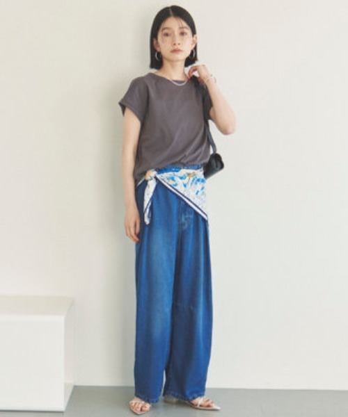 Doux archives(ドゥアルシーヴ)の「袖折り返しTシャツ(Tシャツ/カットソー・レディース・ピンクベージュ/オフホワイト/グレイッシュベージュ/チャコールグレー/ブラック・36/38)」の7枚目の写真