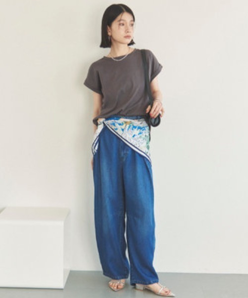 Doux archives(ドゥアルシーヴ)の「袖折り返しTシャツ(Tシャツ/カットソー・レディース・ピンクベージュ/オフホワイト/グレイッシュベージュ/チャコールグレー/ブラック・36/38)」の10枚目の写真