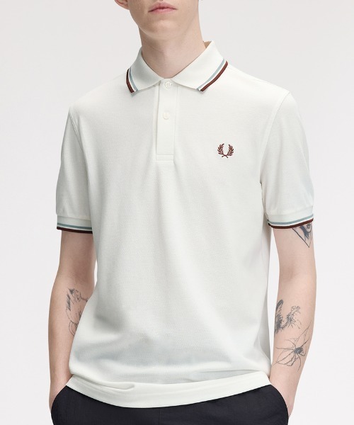 FRED PERRY(フレッドペリー)の「【新色先行予約受付中】The Fred Perry Shirt - M3600/フレッドペリーポロシャツ(ポロシャツ・メンズ・チャコールグレー/ブラック×ホワイト/ダークオリーブ/ネイビー/ホワイト系3/ベージュ系8/ブラック系8/エンジ/ネイビー系7/ブラック系その他6/ネイビー系4/マルーン/ネイビー系9/サックスブルー系6/ネイビー系6/チャコールグレー×ブラック/ホワイト系その他3/ベージュ系6/ブラック系3/ベージュ系4/ブラック/ライトグリーン系/カーキ/ライトグリーン/ホワイト系その他7/ベージュ系9/ブラック系/ホワイト系その他5/オレンジ系その他6/オレンジ系その他5/サーモンピンク/ブルー系8/ブルー系7/ブルー系6/ネイビー系5/オリーブ系/サックスブルー系7/グリーン系5/グレー系3/ベージュ系7/ネイビー系8/イエロー系その他4/グリーン系9/ブルー系その他7/ベージュ系5/ブラック系その他5/サックスブルー系8/ブルー系3/ブルー系2/ブルー系その他6/プラム/ブルー系9/ベージュ系その他2/サックスブルー系1/ホワイト系/オレンジ系その他7/ワインレッド/ゴールド系その他2/グリーン系その他6/ダークグリーン系5/ベージュ系その他3/グリーン系その他/ピンク系1/ベージュ系その他/ブラウン系1/グレー系6/ブラウン系/ブラック系1/グレー系5/グレー系4・M/S/L/XL/XS)」の5枚目の写真
