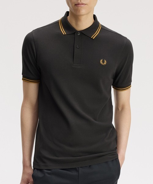 FRED PERRY(フレッドペリー)の「【新色先行予約受付中】The Fred Perry Shirt - M3600/フレッドペリーポロシャツ(ポロシャツ・メンズ・チャコールグレー/ブラック×ホワイト/ダークオリーブ/ネイビー/ホワイト系3/ベージュ系8/ブラック系8/エンジ/ネイビー系7/ブラック系その他6/ネイビー系4/マルーン/ネイビー系9/サックスブルー系6/ネイビー系6/チャコールグレー×ブラック/ホワイト系その他3/ベージュ系6/ブラック系3/ベージュ系4/ブラック/ライトグリーン系/カーキ/ライトグリーン/ホワイト系その他7/ベージュ系9/ブラック系/ホワイト系その他5/オレンジ系その他6/オレンジ系その他5/サーモンピンク/ブルー系8/ブルー系7/ブルー系6/ネイビー系5/オリーブ系/サックスブルー系7/グリーン系5/グレー系3/ベージュ系7/ネイビー系8/イエロー系その他4/グリーン系9/ブルー系その他7/ベージュ系5/ブラック系その他5/サックスブルー系8/ブルー系3/ブルー系2/ブルー系その他6/プラム/ブルー系9/ベージュ系その他2/サックスブルー系1/ホワイト系/オレンジ系その他7/ワインレッド/ゴールド系その他2/グリーン系その他6/ダークグリーン系5/ベージュ系その他3/グリーン系その他/ピンク系1/ベージュ系その他/ブラウン系1/グレー系6/ブラウン系/ブラック系1/グレー系5/グレー系4・M/S/L/XL/XS)」の17枚目の写真