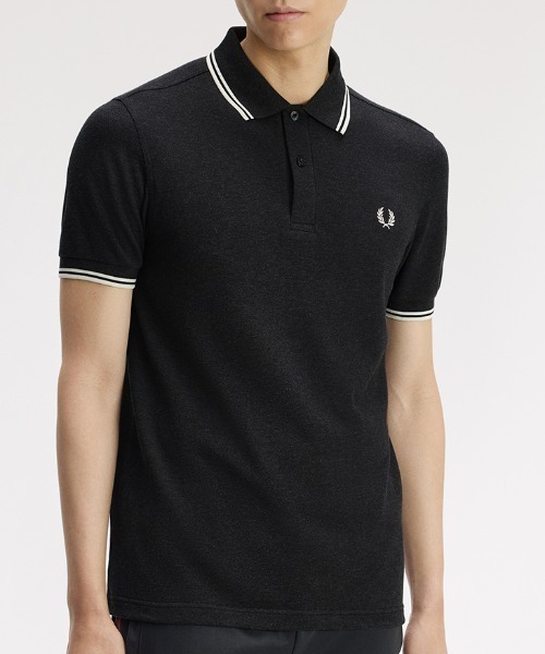 FRED PERRY(フレッドペリー)の「【新色先行予約受付中】The Fred Perry Shirt - M3600/フレッドペリーポロシャツ(ポロシャツ・メンズ・チャコールグレー/ブラック×ホワイト/ダークオリーブ/ネイビー/ホワイト系3/ベージュ系8/ブラック系8/エンジ/ネイビー系7/ブラック系その他6/ネイビー系4/マルーン/ネイビー系9/サックスブルー系6/ネイビー系6/チャコールグレー×ブラック/ホワイト系その他3/ベージュ系6/ブラック系3/ベージュ系4/ブラック/ライトグリーン系/カーキ/ライトグリーン/ホワイト系その他7/ベージュ系9/ブラック系/ホワイト系その他5/オレンジ系その他6/オレンジ系その他5/サーモンピンク/ブルー系8/ブルー系7/ブルー系6/ネイビー系5/オリーブ系/サックスブルー系7/グリーン系5/グレー系3/ベージュ系7/ネイビー系8/イエロー系その他4/グリーン系9/ブルー系その他7/ベージュ系5/ブラック系その他5/サックスブルー系8/ブルー系3/ブルー系2/ブルー系その他6/プラム/ブルー系9/ベージュ系その他2/サックスブルー系1/ホワイト系/オレンジ系その他7/ワインレッド/ゴールド系その他2/グリーン系その他6/ダークグリーン系5/ベージュ系その他3/グリーン系その他/ピンク系1/ベージュ系その他/ブラウン系1/グレー系6/ブラウン系/ブラック系1/グレー系5/グレー系4・M/S/L/XL/XS)」の19枚目の写真