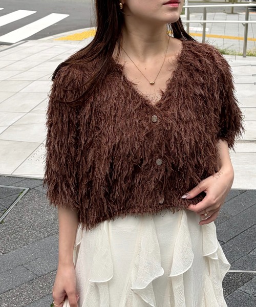 mysty woman(ミスティウーマン)の「フラッフィーVネックカーディガン 1054536(カーディガン/ボレロ・レディース・ベージュ/オフホワイト/ライトグレー/ブラウン・FREE)」の3枚目の写真