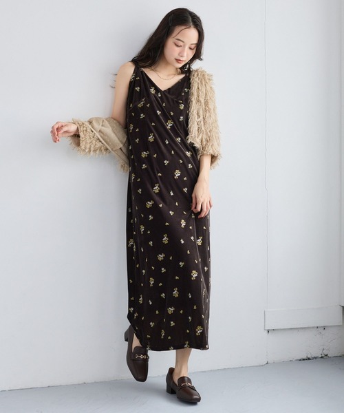 mysty woman(ミスティウーマン)の「フラッフィーVネックカーディガン 1054536(カーディガン/ボレロ・レディース・ベージュ/オフホワイト/ライトグレー/ブラウン・FREE)」の21枚目の写真