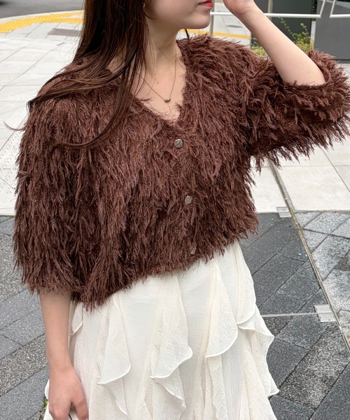 mysty woman(ミスティウーマン)の「フラッフィーVネックカーディガン 1054536(カーディガン/ボレロ・レディース・ベージュ/オフホワイト/ライトグレー/ブラウン・FREE)」の6枚目の写真