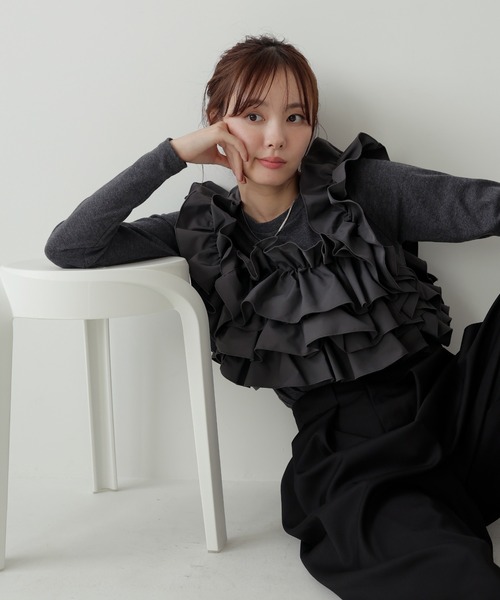 AMUU. PRECIEUSE(アムープレシューズ)の「マルチウェイフリルビスチェプルオーバー(Tシャツ/カットソー・レディース・ブラック/チャコールグレー/アイボリー・FREE)」の3枚目の写真