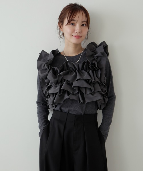 AMUU. PRECIEUSE(アムープレシューズ)の「マルチウェイフリルビスチェプルオーバー(Tシャツ/カットソー・レディース・ブラック/チャコールグレー/アイボリー・FREE)」の9枚目の写真
