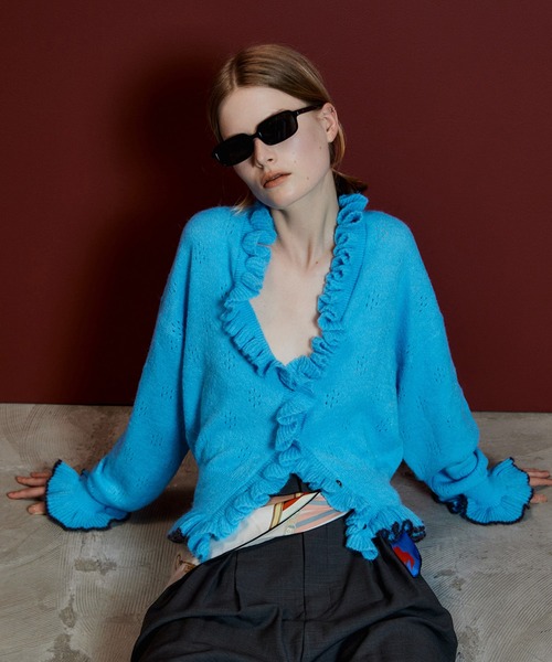 MAISON SPECIAL(メゾンスペシャル)の「V-Neck Frill Cardigan/Vネックフリルカーデ(カーディガン/ボレロ・レディース・ブルー/グレー/ブラック・FREE)」の3枚目の写真