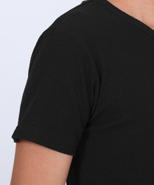 LUXSTYLE（ラグスタイル）の「ワッフル刺繍ヘンリーネックTシャツ（Tシャツ/カットソー・メンズ・ブラック/ホワイト・L/M）」の11枚目の写真