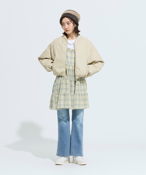 adidas(アディダス)の「プレザー ボンバー 合成ダウンジャケット / アディダスオリジナルス adidas Originals(ダウンジャケット/コート・レディース・カーキ・XX-LARGE/3XL/LARGE/MEDIUM/SMALL/X-LARGE/X-SMALL)」の4枚目の写真