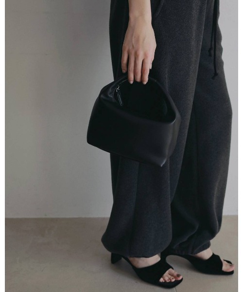 anuke(アンヌーク)の「anuke Onehandle Leather Bag(ショルダーバッグ・レディース・ブラック・FREE)」の1枚目の写真