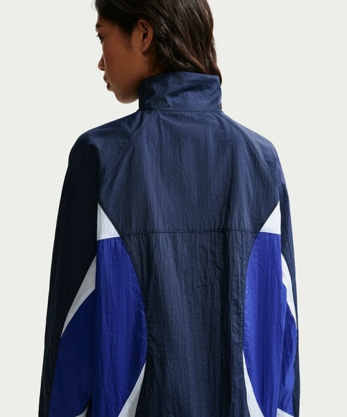 NIKE（ナイキ）の「NIKE ナイキ ストリート トラック ジャケット（ナイロンジャケット・レディース・ブラック×グレー/ネイビー・M/L）」の7枚目の写真