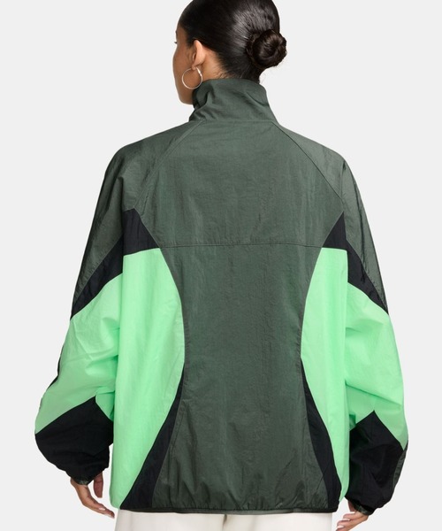 NIKE（ナイキ）の「NIKE ナイキ ストリート トラック ジャケット（ナイロンジャケット・レディース・ブラック×グレー/ネイビー・M/L）」の12枚目の写真