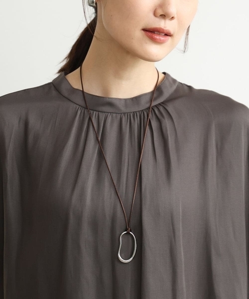 MK MICHEL KLEIN(エムケーミッシェルクラン)の「サテンコードワントップネックレス(ネックレス・レディース・シルバー/ゴールド・38)」の2枚目の写真