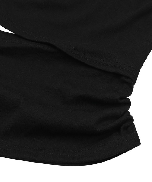 MUCENT(ムセント)の「A'GEM/9 × .kom 『MUCENT/ムセント』RIVA SHIRRING SLIT OFF SHOULDER HALF TEE/ リバシャーリングスリットオフショルダー半袖Tシャツ(Tシャツ/カットソー・レディース・ブラック/ホワイト・FREE)」の5枚目の写真