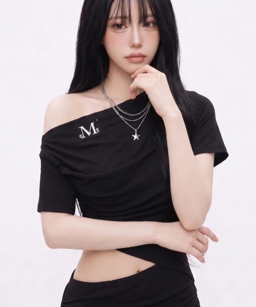 MUCENT(ムセント)の「A'GEM/9 × .kom 『MUCENT/ムセント』RIVA SHIRRING SLIT OFF SHOULDER HALF TEE/ リバシャーリングスリットオフショルダー半袖Tシャツ(Tシャツ/カットソー・レディース・ブラック/ホワイト・FREE)」の10枚目の写真