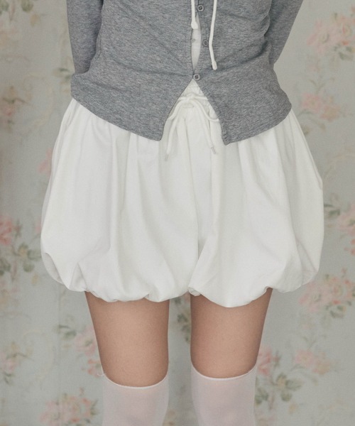 LiLIN(リリン)の「ギャザーバルーンショートパンツ / gather balloon shorts(その他パンツ・レディース・ホワイト/ブラック・FREE)」の2枚目の写真