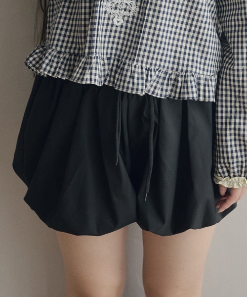 LiLIN(リリン)の「ギャザーバルーンショートパンツ / gather balloon shorts(その他パンツ・レディース・ホワイト/ブラック・FREE)」の3枚目の写真