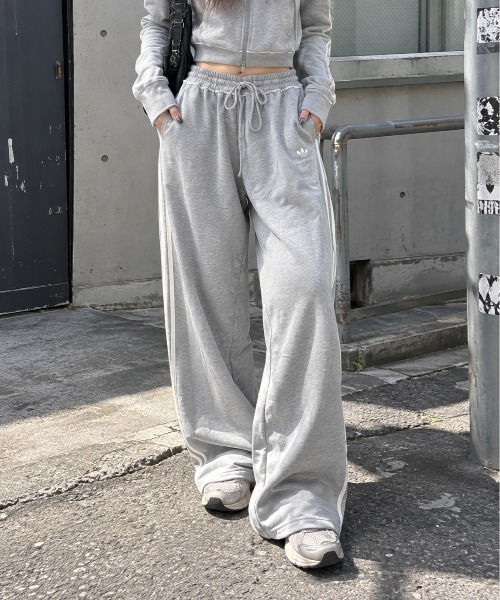 adidas(アディダス)の「【adidas/アディダス】ルーズスウェットパンツ(スウェットパンツ・レディース・グレー/サックスブルー・M)」の1枚目の写真