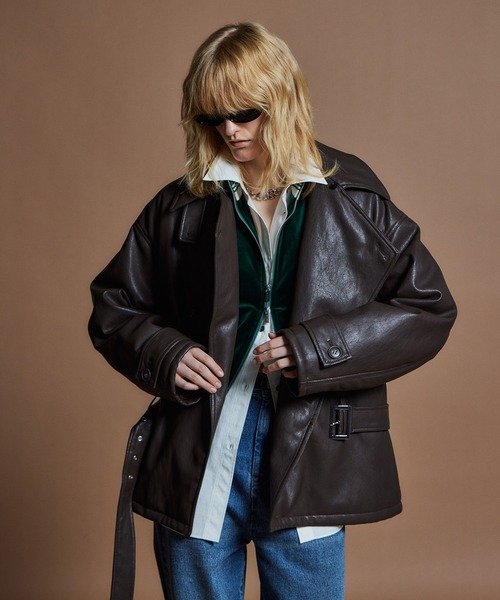 MAISON SPECIAL(メゾンスペシャル)の「【26WINTER PRE-ORDER】Fake Leather Short Trench Coat/フェイクレザーショートトレンチ(その他アウター・レディース・ブラック/ブラウン・FREE)」の4枚目の写真