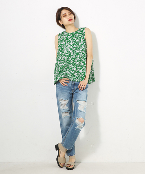 AZUL by moussy（アズールバイマウジー）の「アンクルテーパードデニム（デニムパンツ・レディース・ライトブルー・24inch/25inch/27inch/26inch）」の4枚目の写真