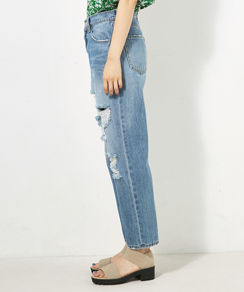 AZUL by moussy（アズールバイマウジー）の「アンクルテーパードデニム（デニムパンツ・レディース・ライトブルー・24inch/25inch/27inch/26inch）」の16枚目の写真