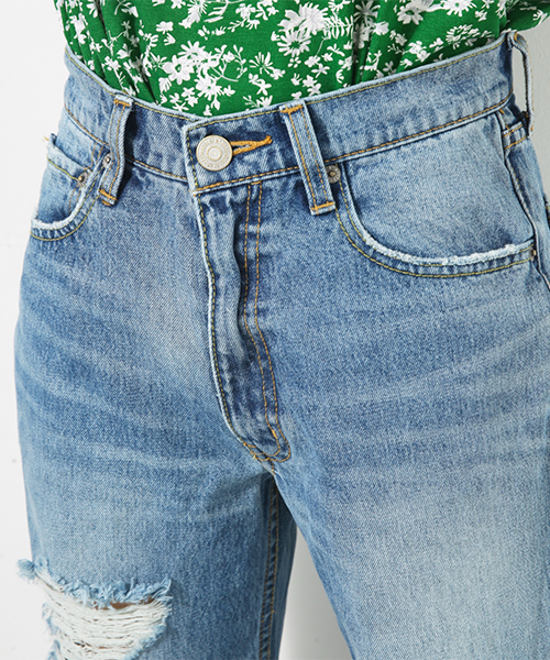 AZUL by moussy（アズールバイマウジー）の「アンクルテーパードデニム（デニムパンツ・レディース・ライトブルー・24inch/25inch/27inch/26inch）」の18枚目の写真