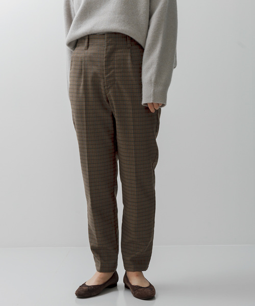 URBAN RESEARCH DOORS(アーバンリサーチドアーズ)の「UNIFY Tepered Trousers∴(その他パンツ・レディース・ブラック/グリーン系その他・1/2)」の2枚目の写真